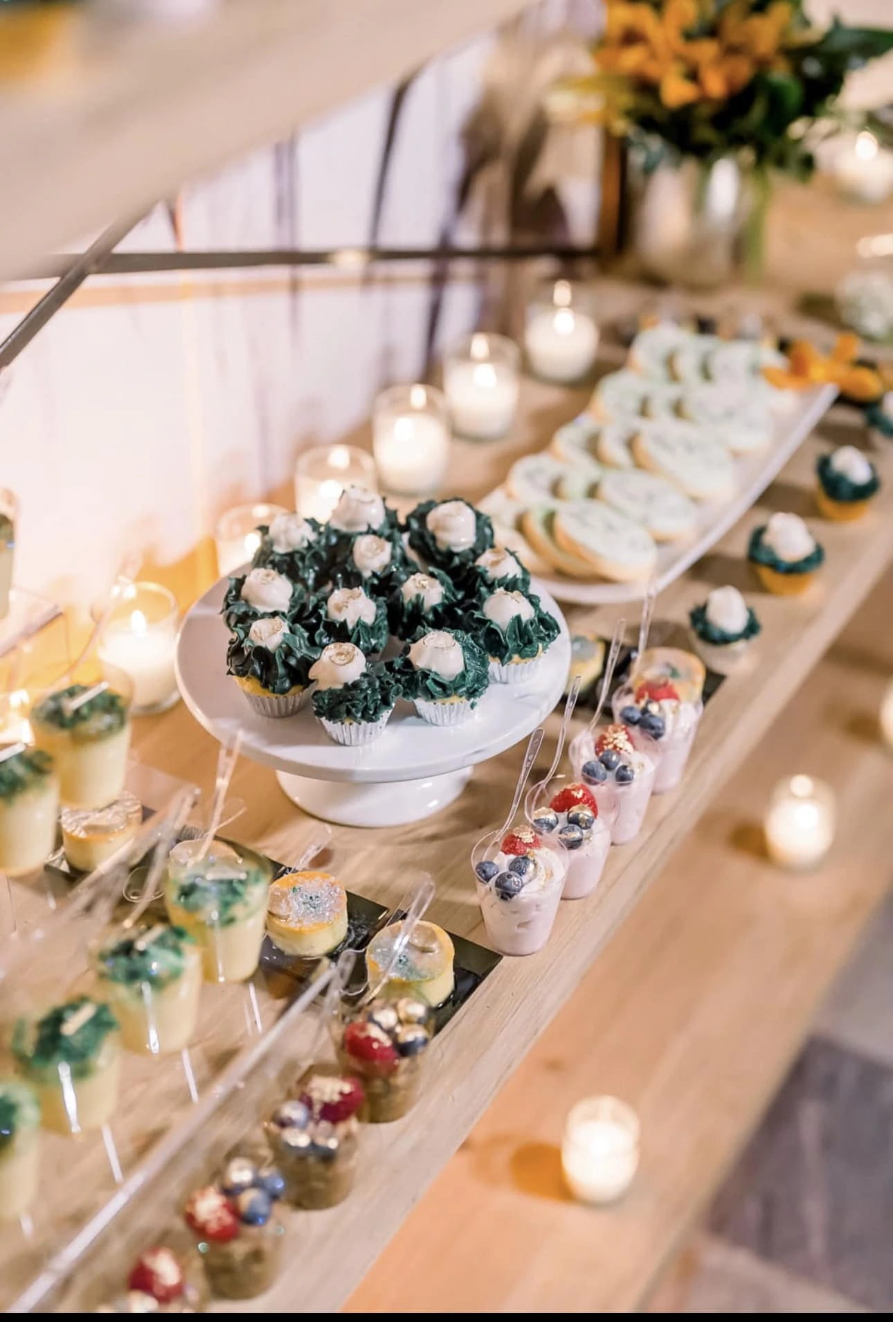 Decorated wedding table with luxury catering and a sophisticated gastronomic experience